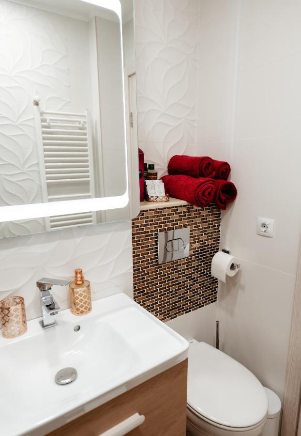 Carla'S Apart Palas-Hala Centrala 1 Bedroom, Airport Shuttle Iasi Eksteriør bilde